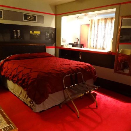 The Star Trek - Uss Enterprise Room At The Itty Bitty Inn North Bend Exterior foto