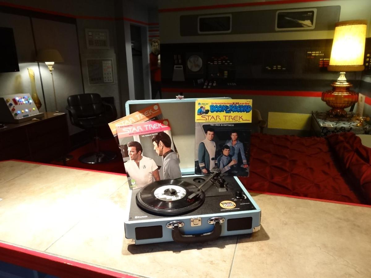 The Star Trek - Uss Enterprise Room At The Itty Bitty Inn North Bend Exterior foto