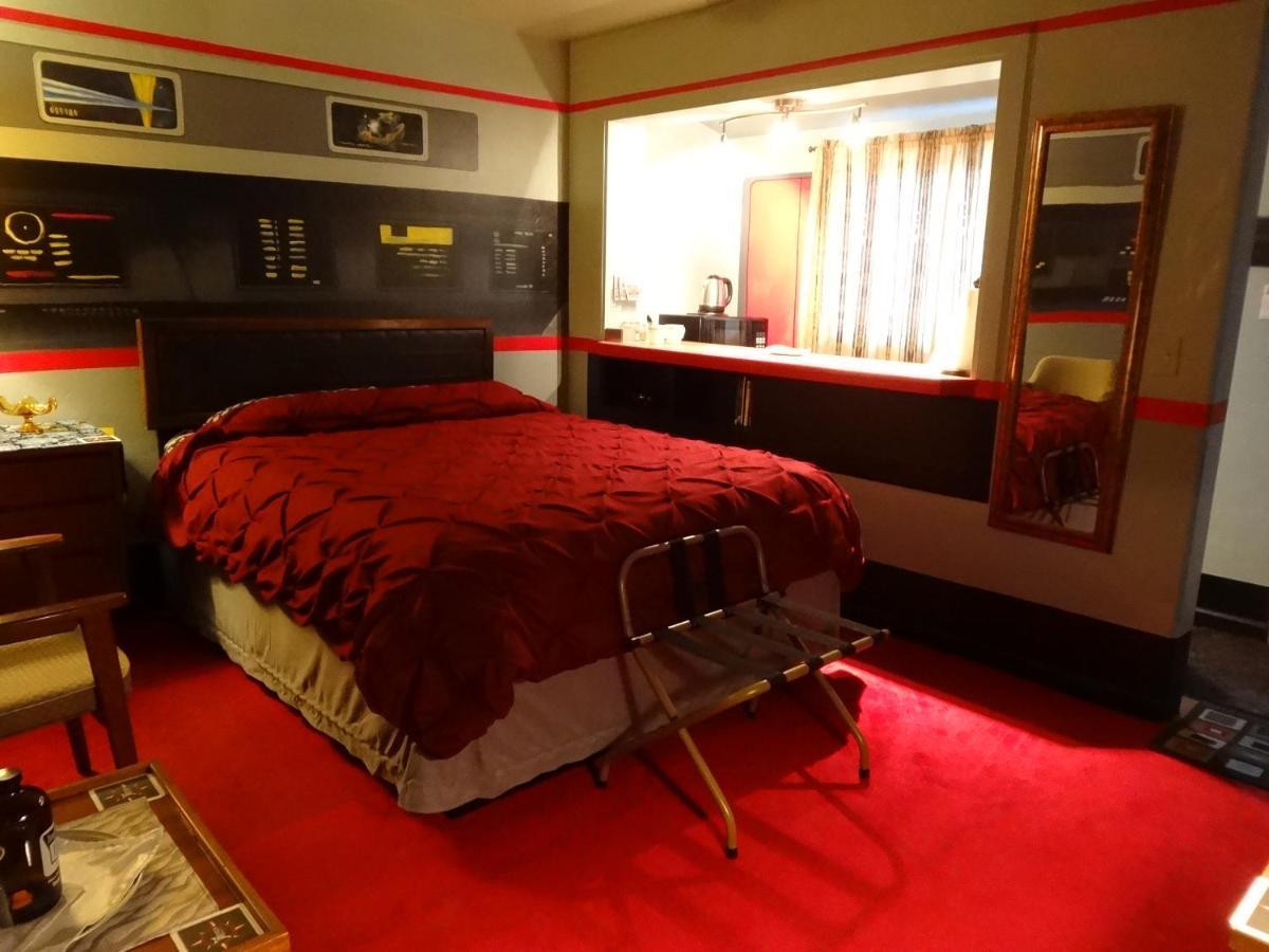 The Star Trek - Uss Enterprise Room At The Itty Bitty Inn North Bend Exterior foto