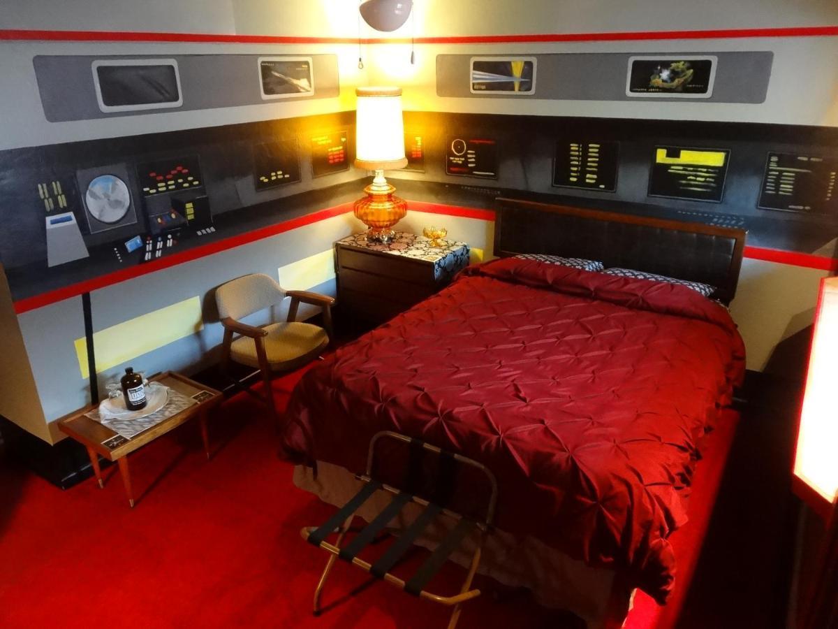The Star Trek - Uss Enterprise Room At The Itty Bitty Inn North Bend Exterior foto