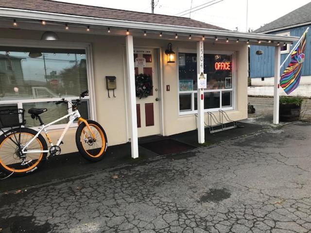 The Star Trek - Uss Enterprise Room At The Itty Bitty Inn North Bend Exterior foto